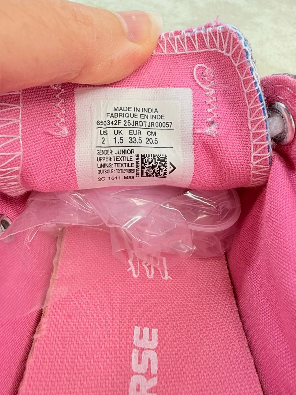 Converse Kids Size 2 Charcoal Canvas Low-Top Sneakers with Pink Lining EUC LN